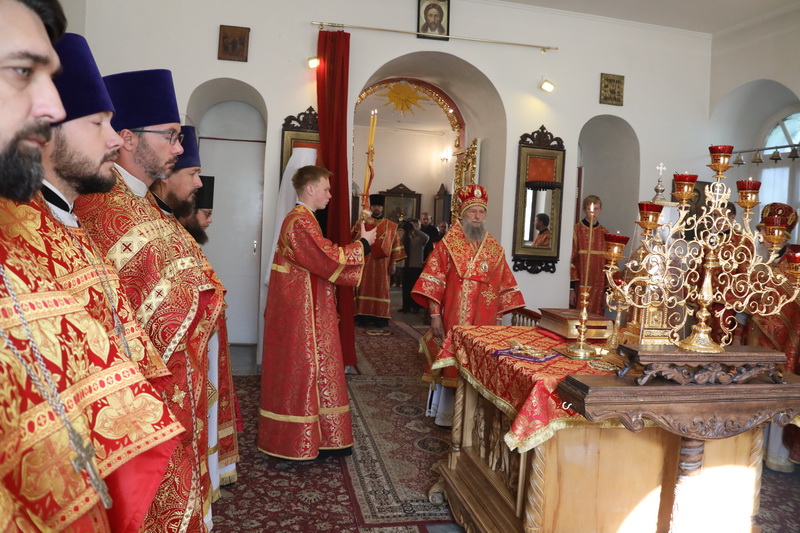 митрополит Саранский и Мордовский Зиновий возглавил Божественную литургию в храме 